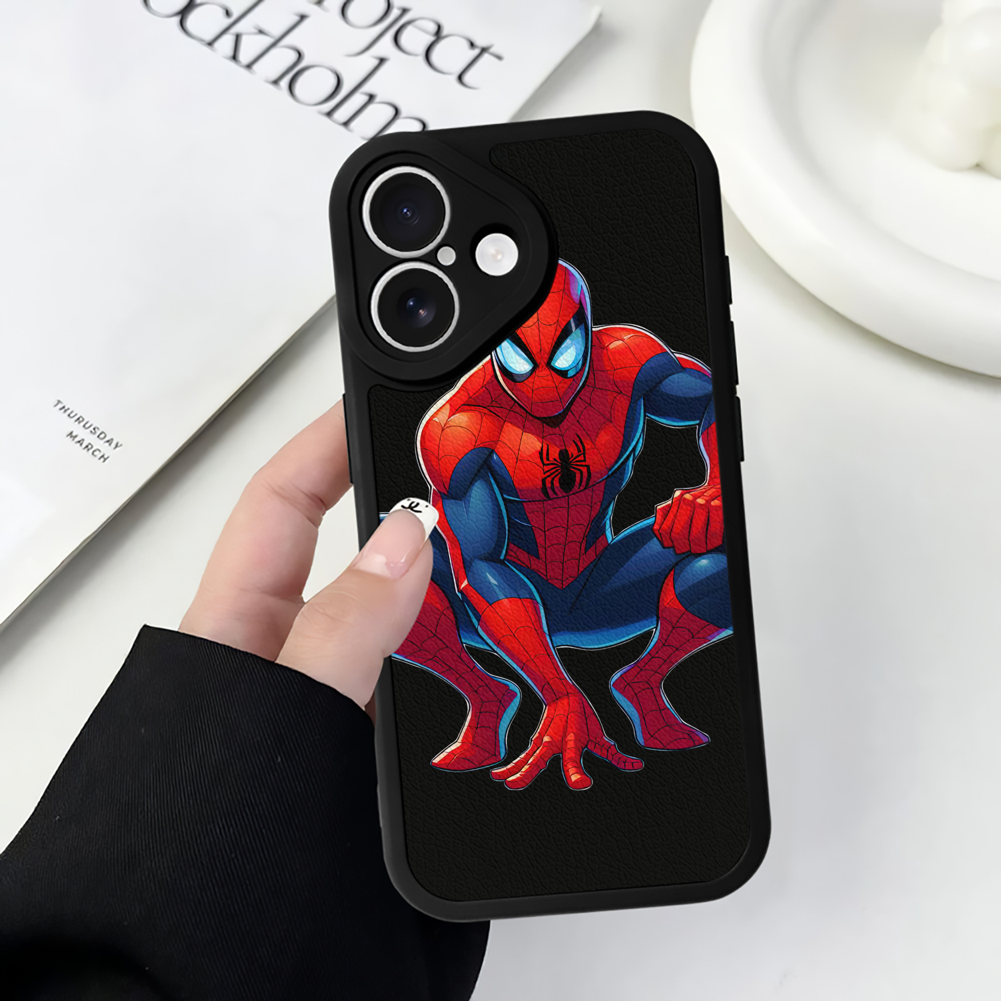 Spider Man スパイダーマン 【iPhone 16シリーズ対応】シリコンスマホケース（レザー調） 材質：シリコン